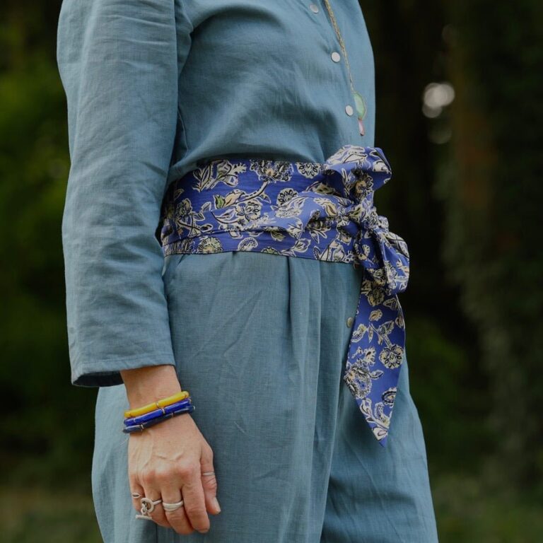 Quintessence - Ceinture Anita – fleuri bleu indigo