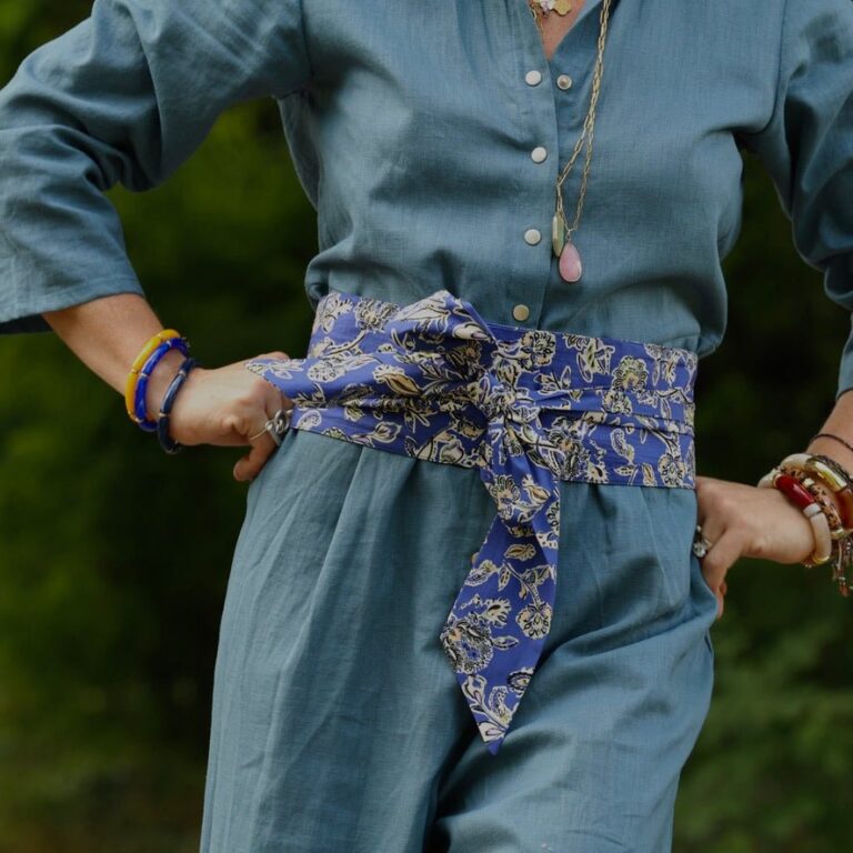 Quintessence - Ceinture Anita – fleuri bleu indigo