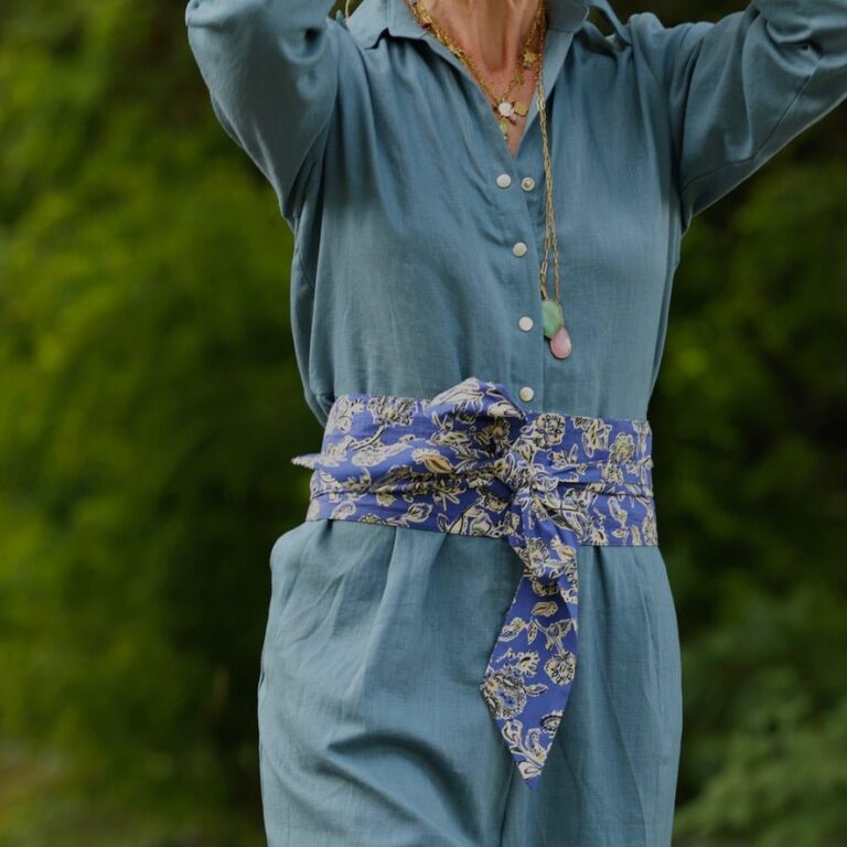Quintessence - Ceinture Anita – fleuri bleu indigo