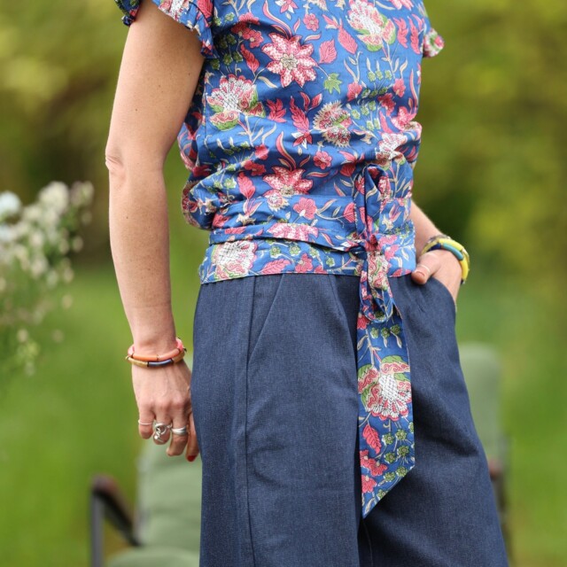 Ceinture Anita – Voile de coton rosée bleue par la marque Quintessence Quintessence - Ceinture Anita – Voile de coton rosée bleue