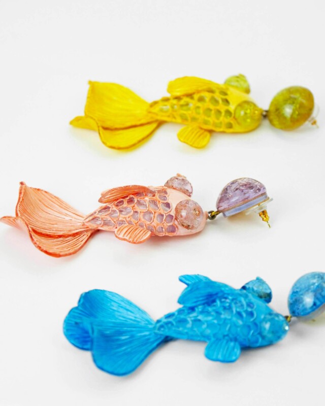 Ciléa Paris - Boucles d’oreilles pendantes poisson Koï – Noir / Tige (Oreilles percées)