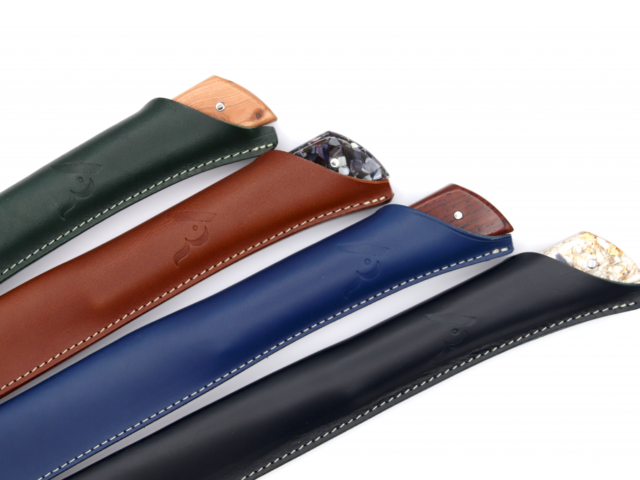 etuis cuir toutes couleurs biais 3 1024x683 1 L'Atelier Rosie - Étuis en cuir L'Oyat – marron