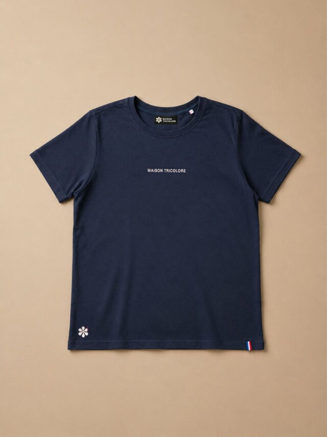 L’incontournable T-shirt Femme en Coton Bio – Marine par la marque Maison Tricolore Maison Tricolore - L’incontournable T-shirt Femme en Coton Bio – Marine