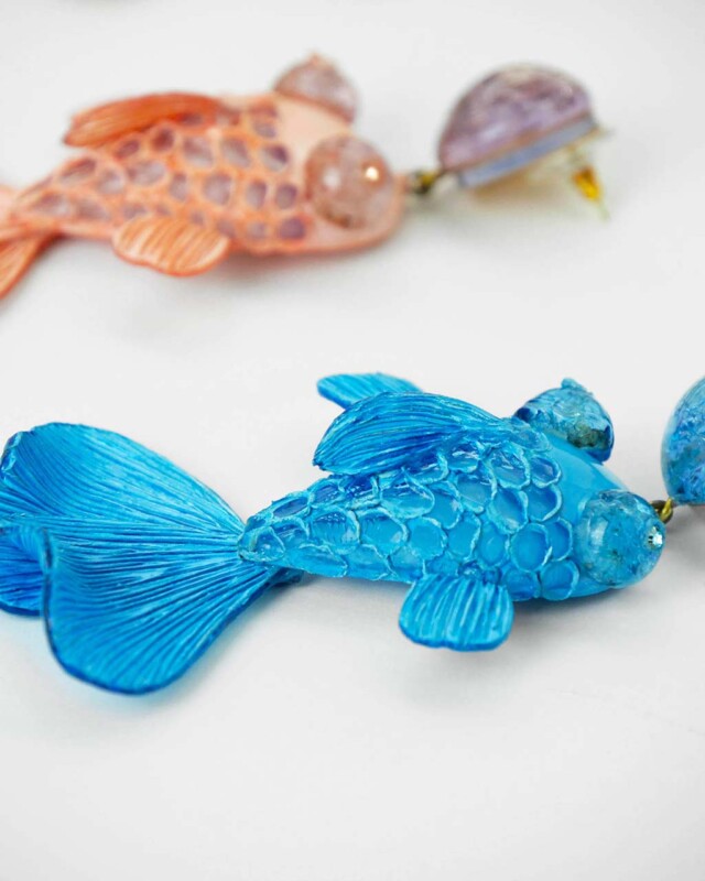 Ciléa Paris - Boucles d’oreilles pendantes poisson Koï – Noir / Tige (Oreilles percées)