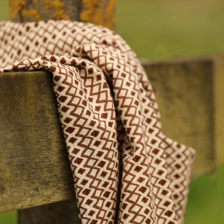 Meta SS25 - La combi India manches courtes en armuré de coton Mosaïque cacao – S