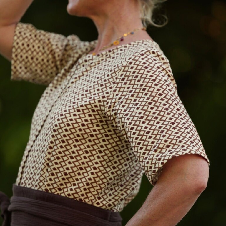 Meta SS25 - La combi India manches courtes en armuré de coton Mosaïque cacao – S