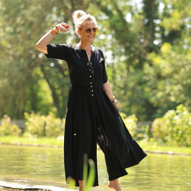 Meta SS25 - La combi India manches courtes en viscose noire – S