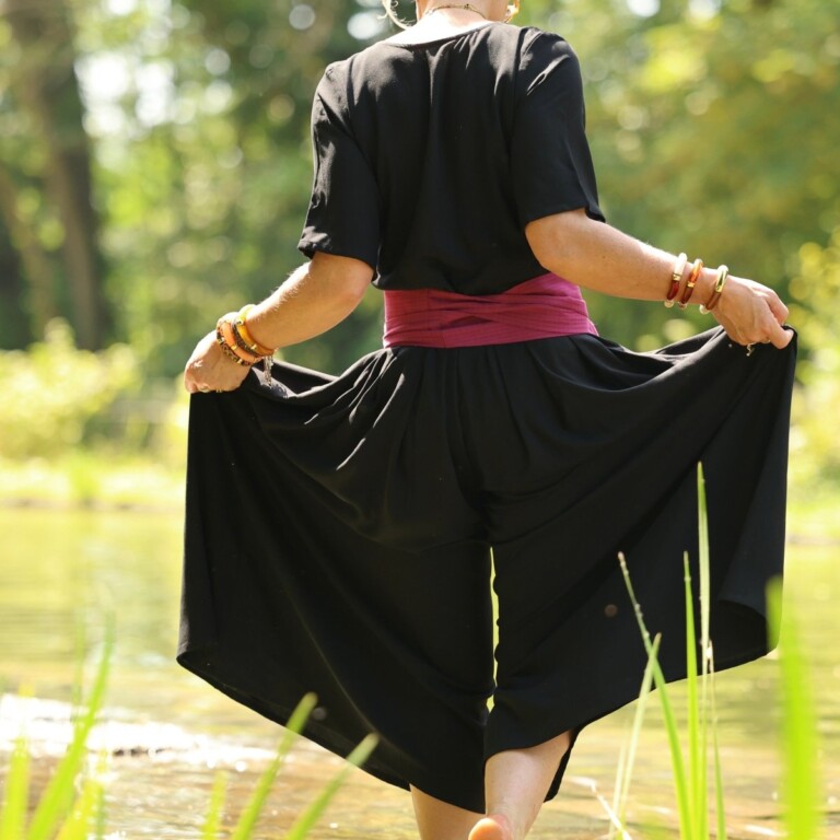 Meta SS25 - La combi India manches courtes en viscose noire – S