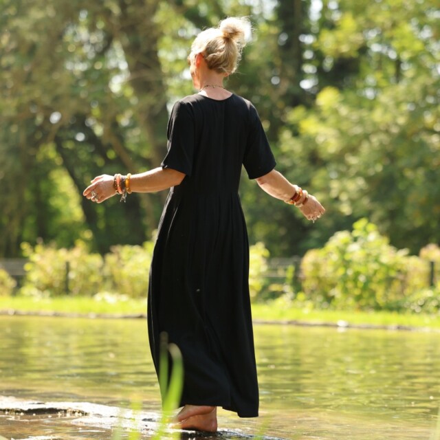 Meta SS25 - La combi India manches courtes en viscose noire – S