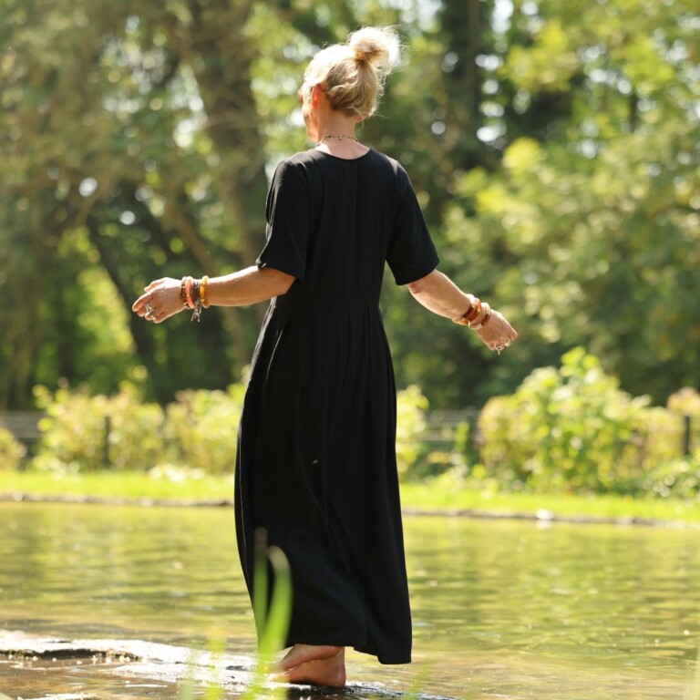 Meta SS25 - La combi India manches courtes en viscose noire – S