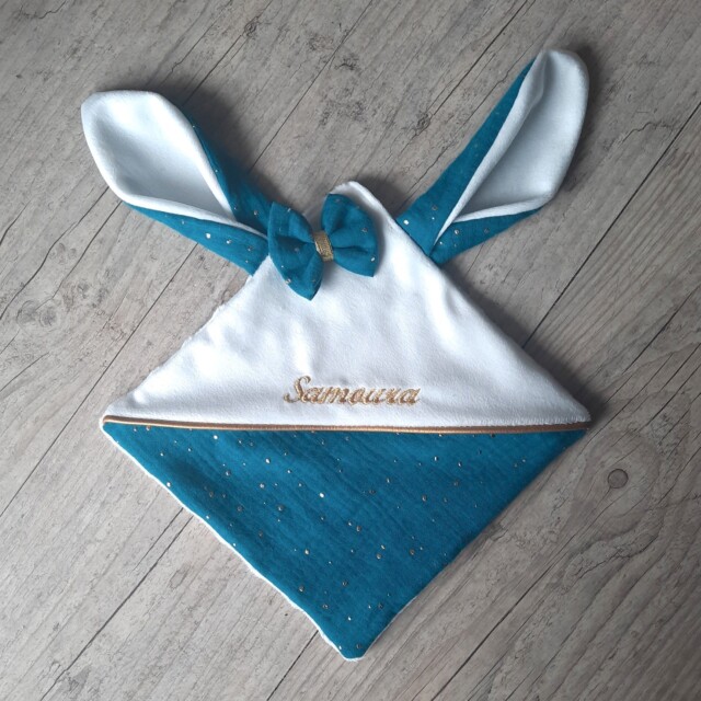 La Fabrique A DeDeuh - Doudou lapin personnalisé 20x20cm avec Prénom et/ou Date de naissance gaze de coton et minky – Sans nœud / Juste le prénom