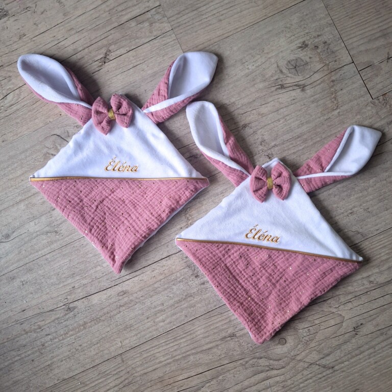 La Fabrique A DeDeuh - Doudou lapin personnalisé 20x20cm avec Prénom et/ou Date de naissance gaze de coton et minky – Sans nœud / Juste le prénom