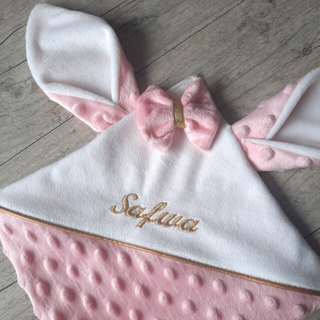La Fabrique A DeDeuh - Doudou lapin personnalisé 20x20cm avec Prénom et/ou Date de naissance tout en minky – Sans nœud / Juste le prénom