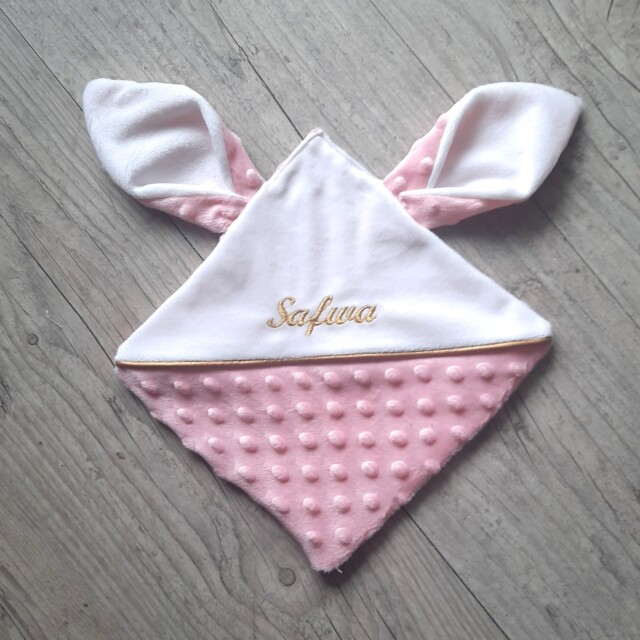 La Fabrique A DeDeuh - Doudou lapin personnalisé 20x20cm avec Prénom et/ou Date de naissance tout en minky – Sans nœud / Juste le prénom