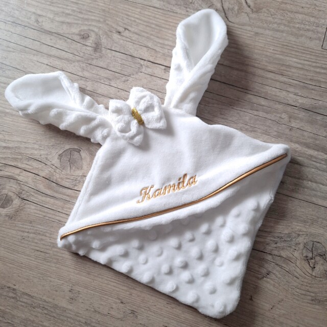 La Fabrique A DeDeuh - Doudou lapin personnalisé 20x20cm avec Prénom et/ou Date de naissance tout en minky – Sans nœud / Juste le prénom