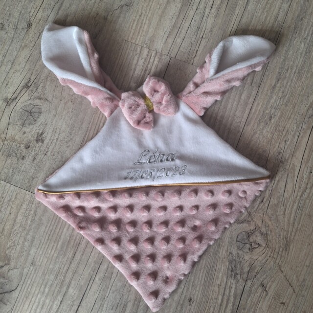La Fabrique A DeDeuh - Doudou lapin personnalisé 20x20cm avec Prénom et/ou Date de naissance tout en minky – Sans nœud / Juste le prénom