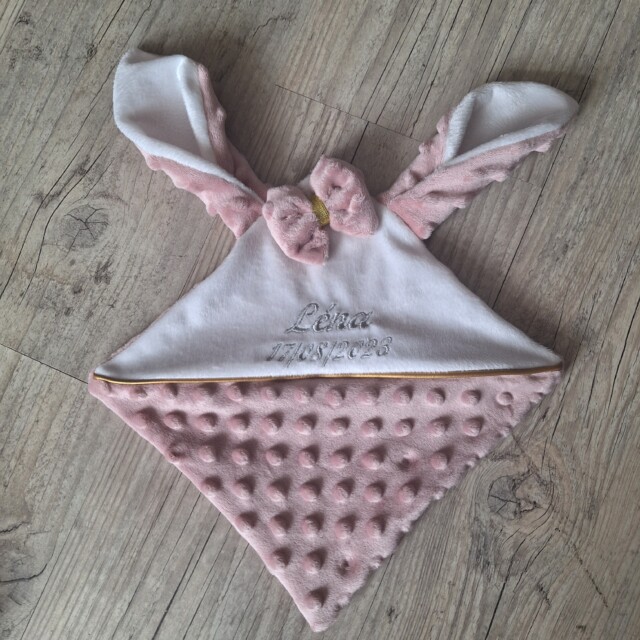 La Fabrique A DeDeuh - Doudou lapin personnalisé 20x20cm avec Prénom et/ou Date de naissance tout en minky – Sans nœud / Juste le prénom