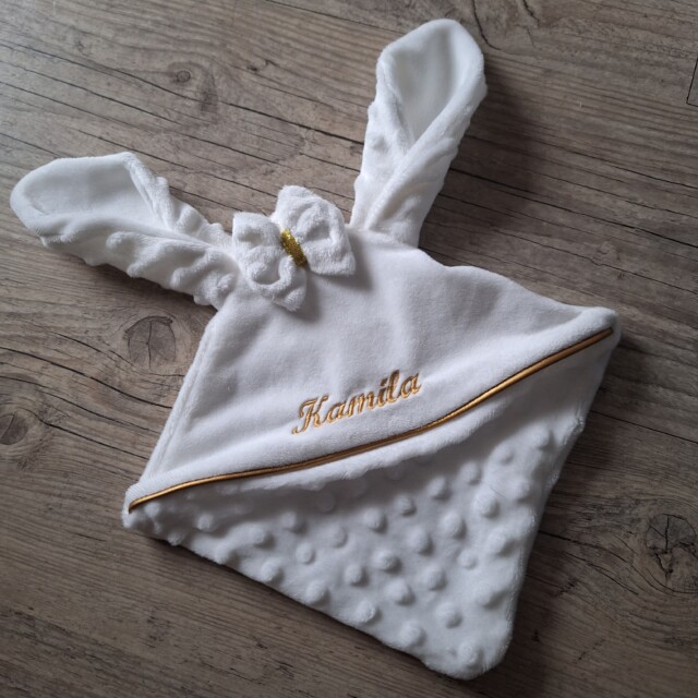 La Fabrique A DeDeuh - Doudou lapin personnalisé 20x20cm avec Prénom et/ou Date de naissance tout en minky – Sans nœud / Juste le prénom