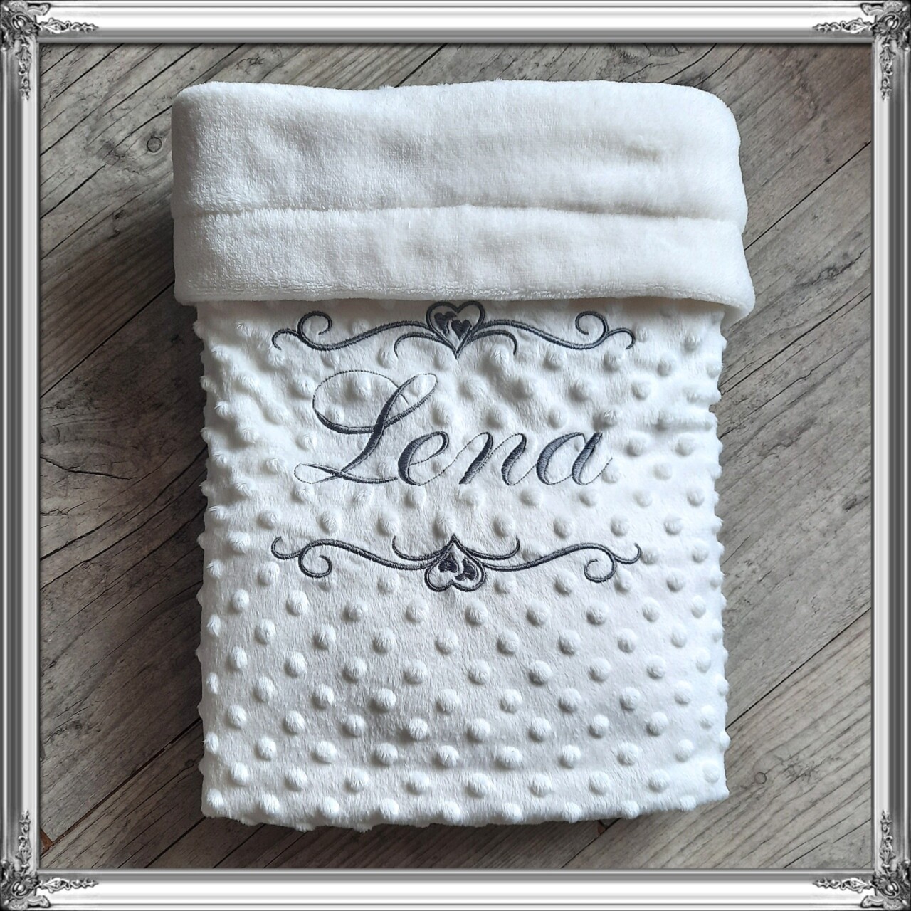 la fabrique a dedeuh couverture minky brodee 1 coeur 75x75 cm couverture double en minky doux personnalise brodee prenom et ornement 37323026628843 La Fabrique A DeDeuh - Couverture doublé en minky doux personnalisé