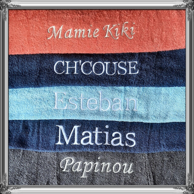 La Fabrique A DeDeuh - Serviette personnalisée 50x100cm avec prénom brodé: 8 couleurs