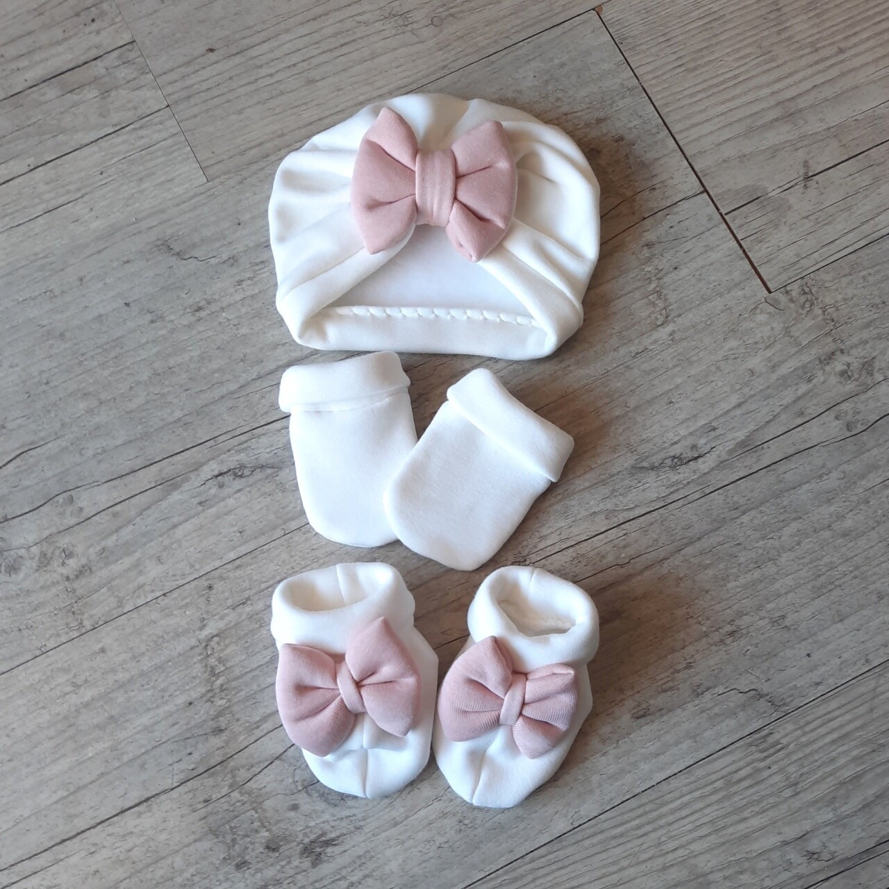 la fabrique a dedeuh ensemble turban chausson moufle premature 30 cm tissu fin ete ensemble turban blanc casse noeud rose moufle chausson assortis tissus chaud ou fin au choix 38340417749227 La Fabrique A DeDeuh - Ensemble Turban blanc cassé nœud rose + moufle + chausson assortis. tissus chaud ou fin au choix – 9.12 mois / tissu chaud hiver