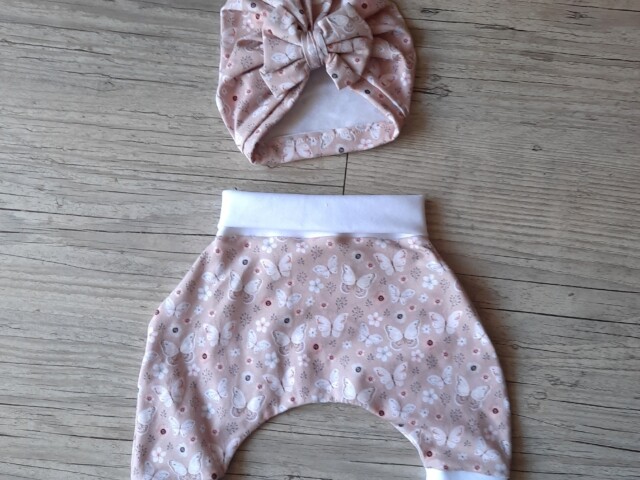 la fabrique a dedeuh premature noeud rose papillon ensemble pantalon sarouel turban bebe a motif rose papillon ou blanc aquarelle en tissu jersey extensible 39560083898603 La Fabrique A DeDeuh - Ensemble Pantalon sarouel+ turban bébé à motif ou uni en tissu jersey extensible – 18.24 mois