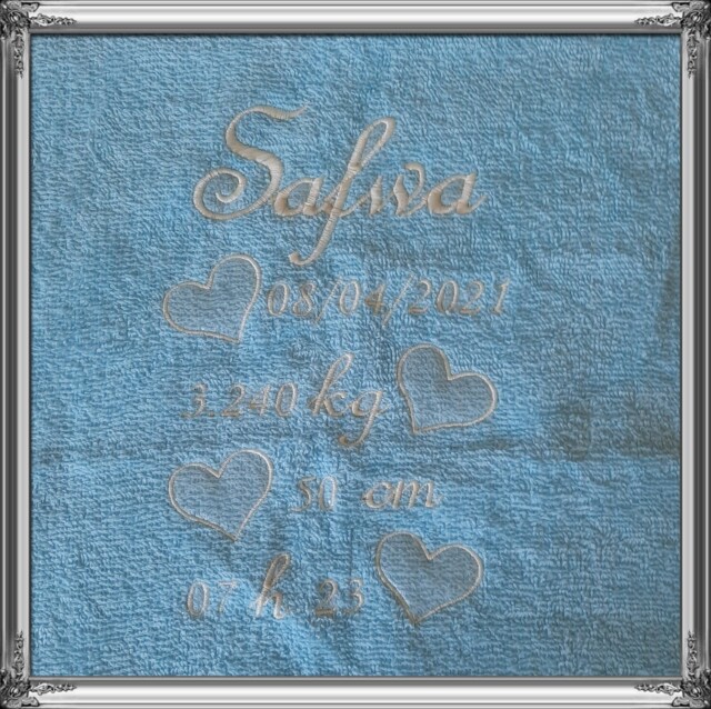 La Fabrique A DeDeuh - Serviette souvenir tableau de naissance personnalisée 50x100cm ou 70x130cm avec prénom brodé: 8 couleurs – 70x130