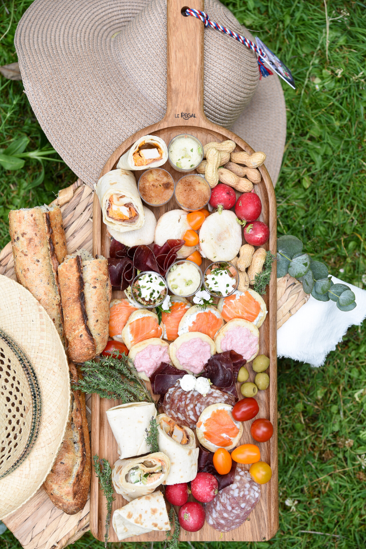 Le-Regal-pelle-en-chene-apero