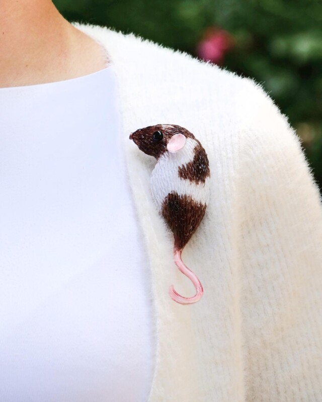 Ciléa Bijoux - Broche souris Mimi – Chocolat