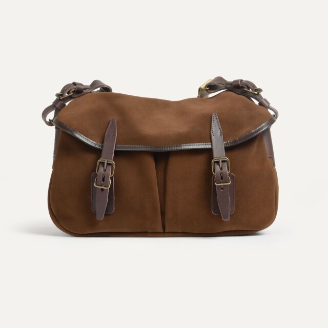 Musette du Pêcheur S / Cuir Velours – Chocolat par la marque Bleu de Chauffe Bleu de Chauffe - Musette du Pêcheur S / Cuir Velours – Chocolat