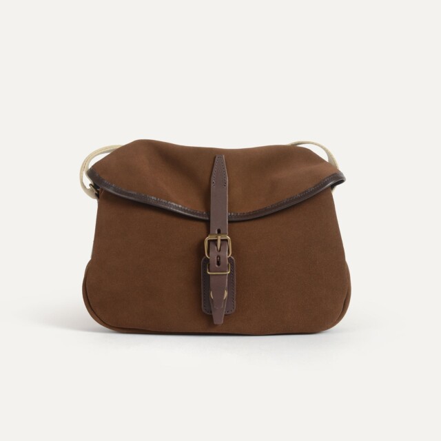 Musette du Pêcheur XS V2 / Cuir Velours – Chocolat par la marque Bleu de Chauffe Bleu de Chauffe - Musette du Pêcheur XS V2 / Cuir Velours – Chocolat
