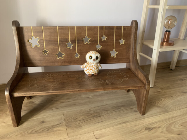 “Repos des songes” : Banc Montessori personnalisable par la marque Sève et Copeaux Sève et Copeaux - “Repos des songes” : Banc Montessori personnalisable