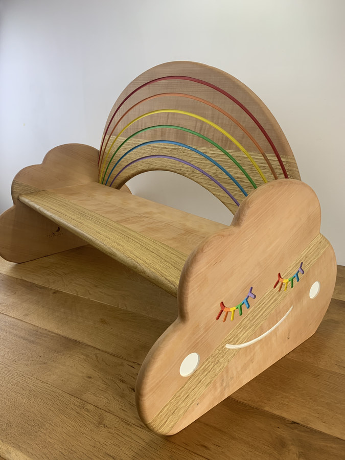 petit banc montessori enfant bois massif artisanal francais couverture original Sève et Copeaux - Banc Montessori "Rêve coloré" : alisier & châtaignier