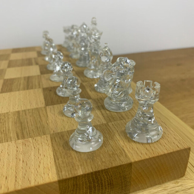 Sève et Copeaux - Pièces de jeu d'échecs personnalisables en résine époxy