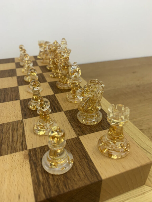 Sève et Copeaux - Pièces de jeu d'échecs personnalisables en résine époxy