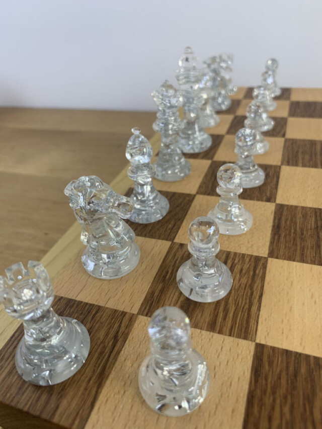 Sève et Copeaux - Pièces de jeu d'échecs personnalisables en résine époxy