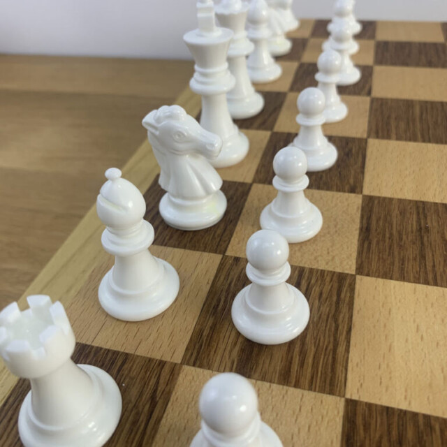 Sève et Copeaux - Pièces de jeu d'échecs personnalisables en résine époxy
