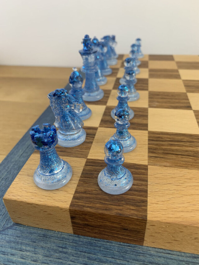 Sève et Copeaux - Pièces de jeu d'échecs personnalisables en résine époxy