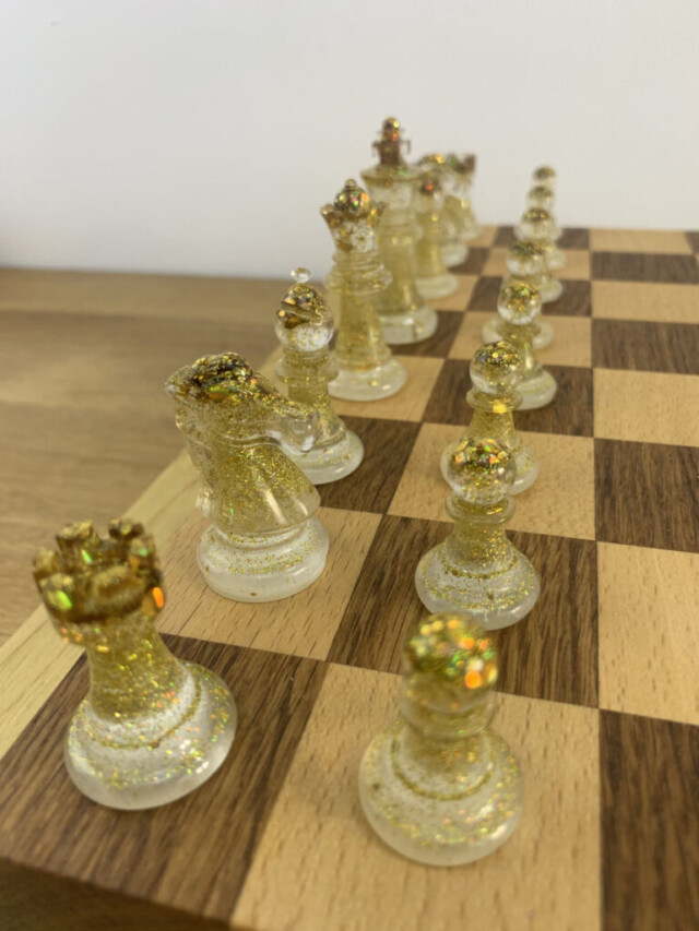 Sève et Copeaux - Pièces de jeu d'échecs personnalisables en résine époxy