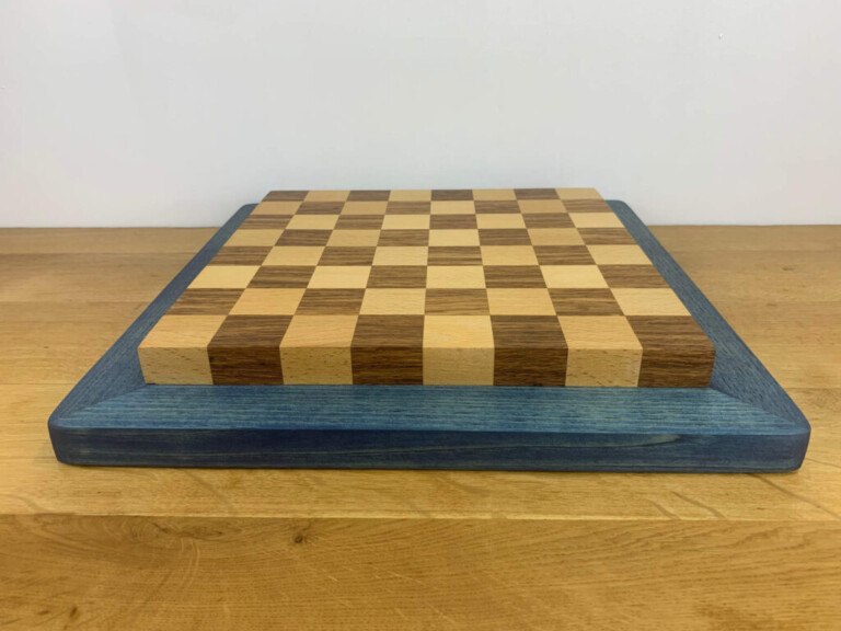 plateau jeu echecs bois massif artisanal francais haut de gamme 11 seve et copeaux 1024x768 1 Sève et Copeaux - Plateau de jeu d'échecs personnalisable