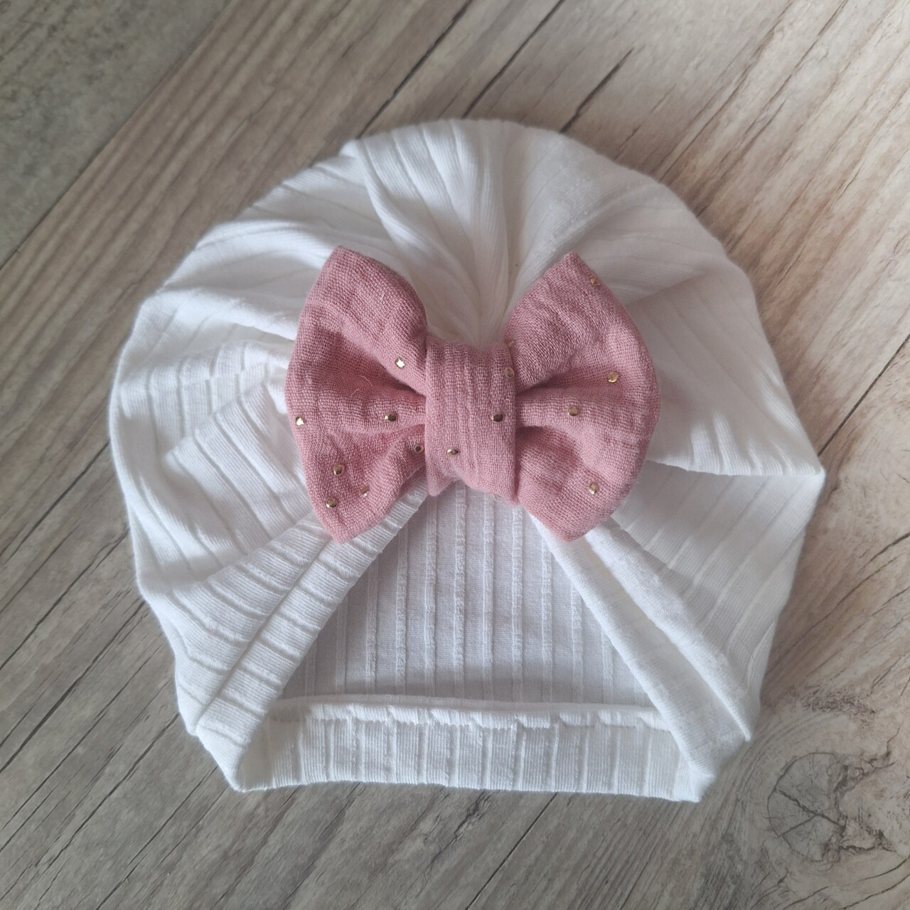 rn image picker lib temp 1df26571 a971 4e39 a445 219b48cc28be La Fabrique A DeDeuh - Turban Bonnet Bébé en Jersey de Coton – Nœud gaze de coton pois dorés – Fait Main & Oeko-Tex – Adulte