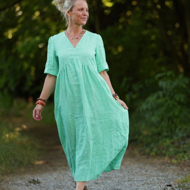Robe Édonie — Lin vert chiné peps par la marque Quintessence Quintessence - Robe Édonie — Lin vert chiné peps