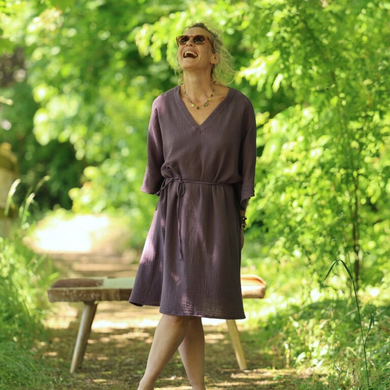 Quintessence - Robe Joanne — Double gaze de coton aubergine – Taille unique