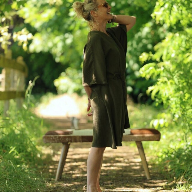 Quintessence - Robe Joanne — Double gaze de coton kaki – Taille unique