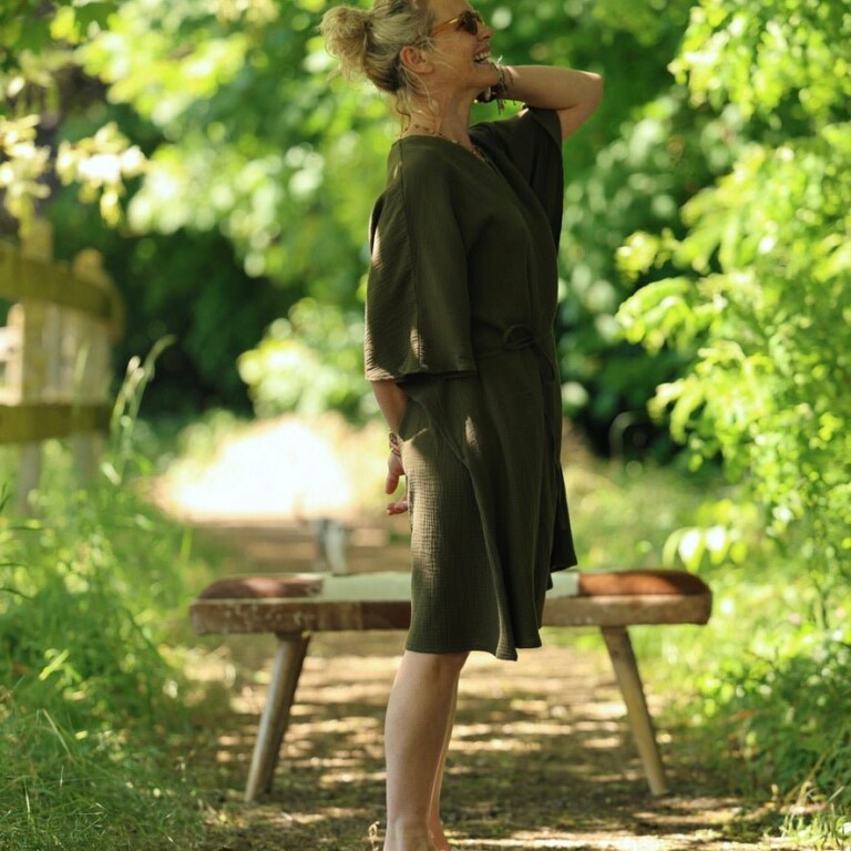 Quintessence - Robe Joanne — Double gaze de coton kaki – Taille unique