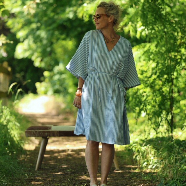 Quintessence - Robe Joanne — Double gaze de coton rayée bleu – Taille unique