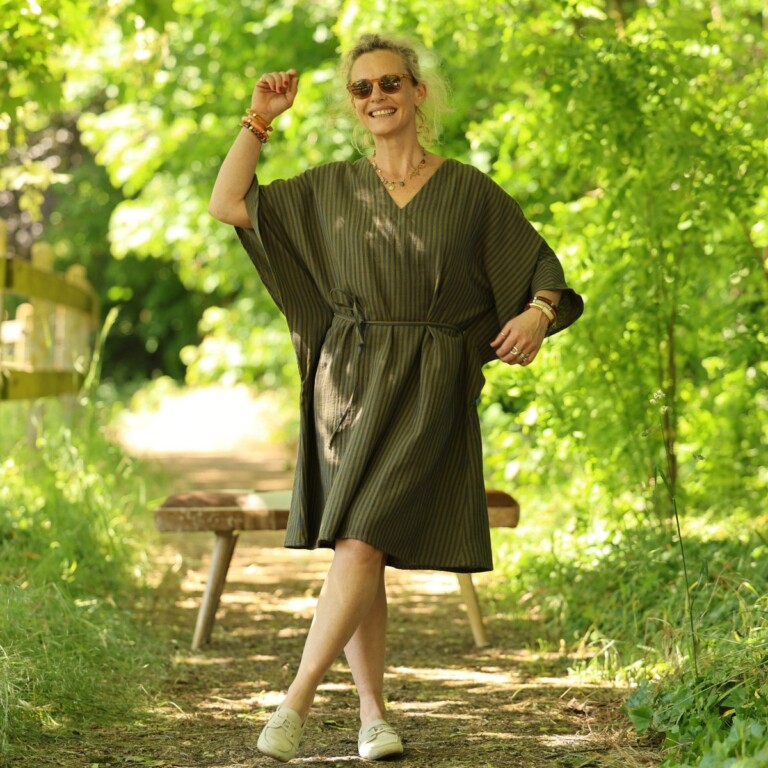 Quintessence - Robe Joanne — Double gaze de coton rayée bleu kaki – Taille unique