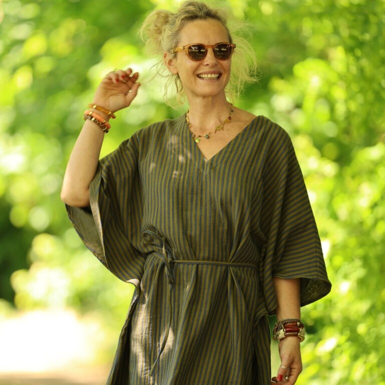 Quintessence - Robe Joanne — Double gaze de coton rayée bleu kaki – Taille unique