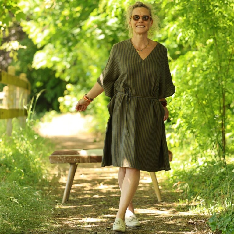robe joanne double gaze de coton rayee bleu kaki 9859246 Quintessence - Robe Joanne — Double gaze de coton rayée bleu kaki – Taille unique