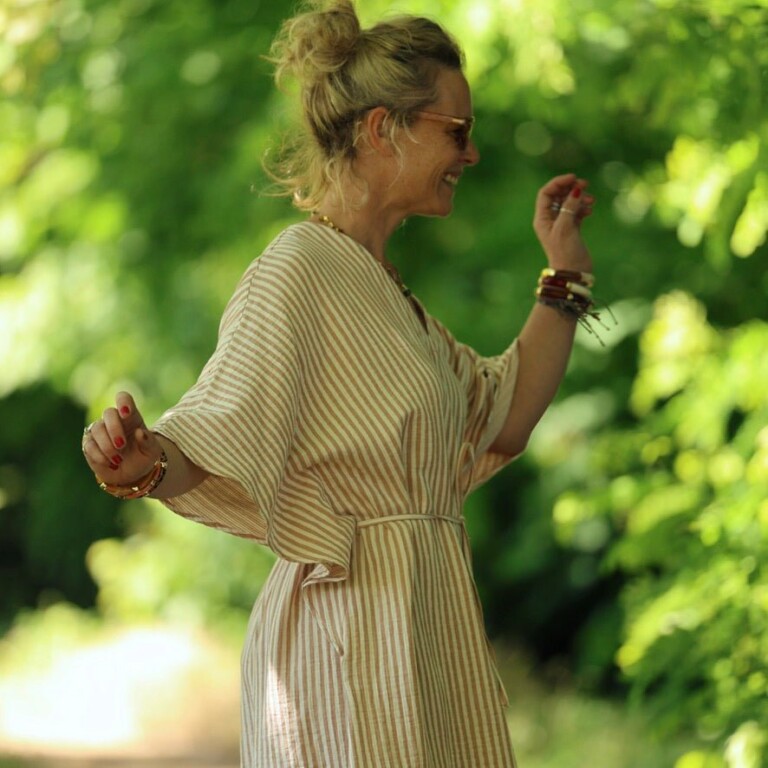 Quintessence - Robe Joanne — Double gaze de coton rayée écureuil – Taille unique